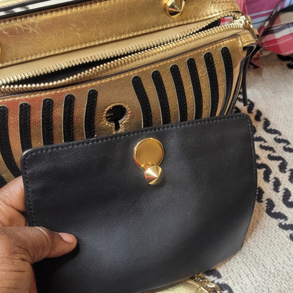 Beautiful pre-owned authentic Fendi bag - Picture 4 of 15